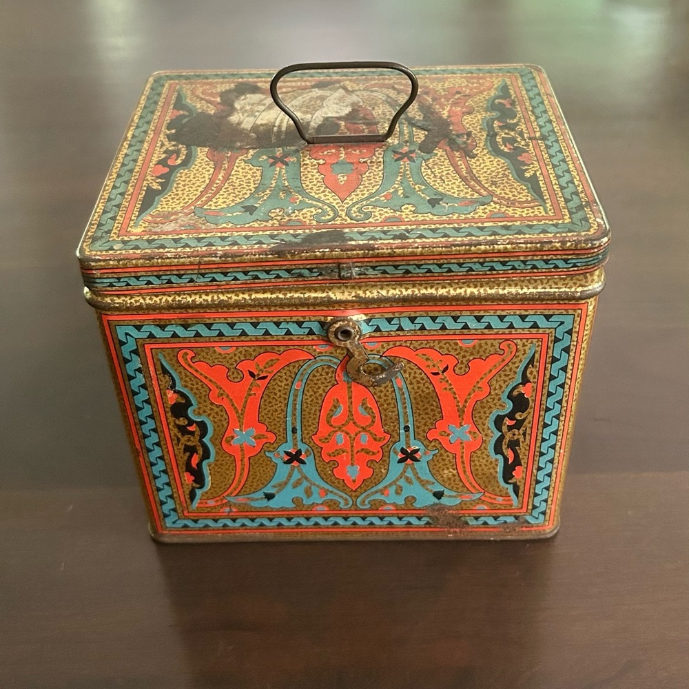 ANTIQUE 1920’s Nabisco Biscuit Tin